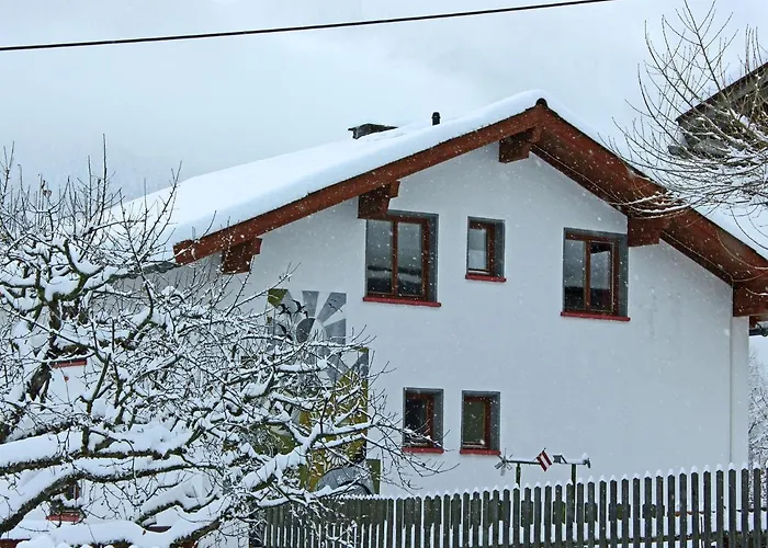 In Near Lift بيت للعطل كابل